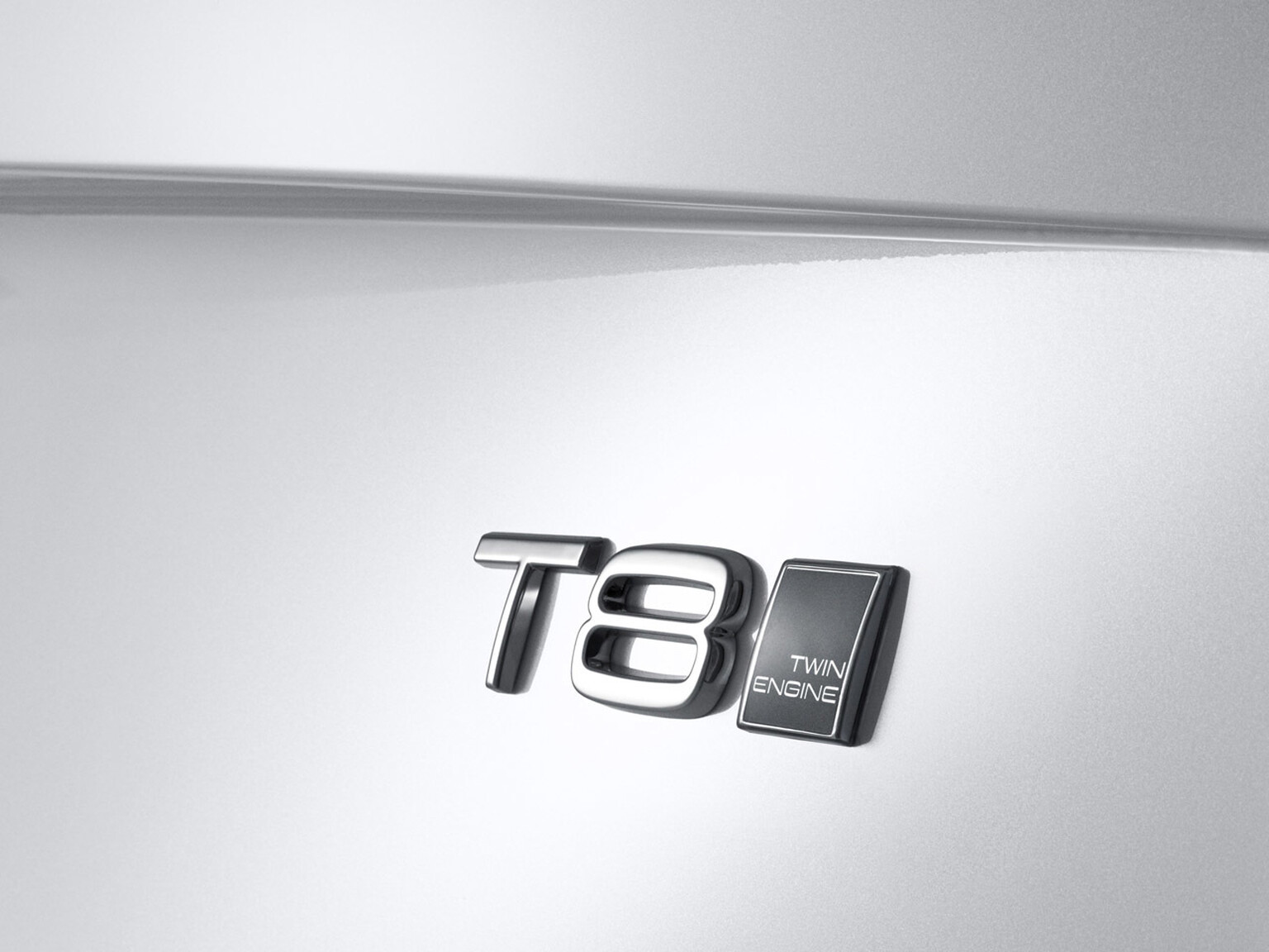 Volvo XC90 SUV chucks 400bhp and saves the planet