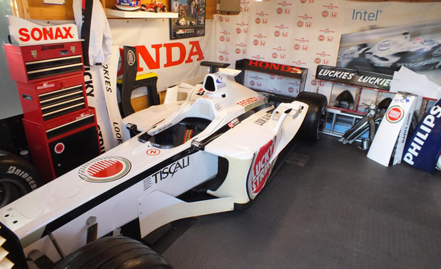 Man builds 'F1' car in his shed