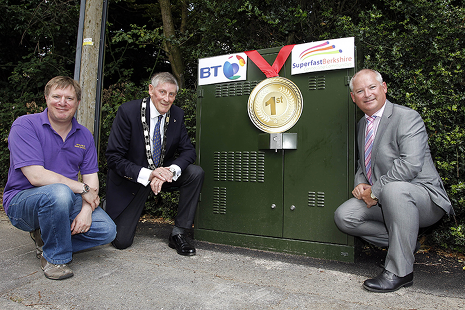 Superfast Berkshire ceremonially switches on first BT cabinet