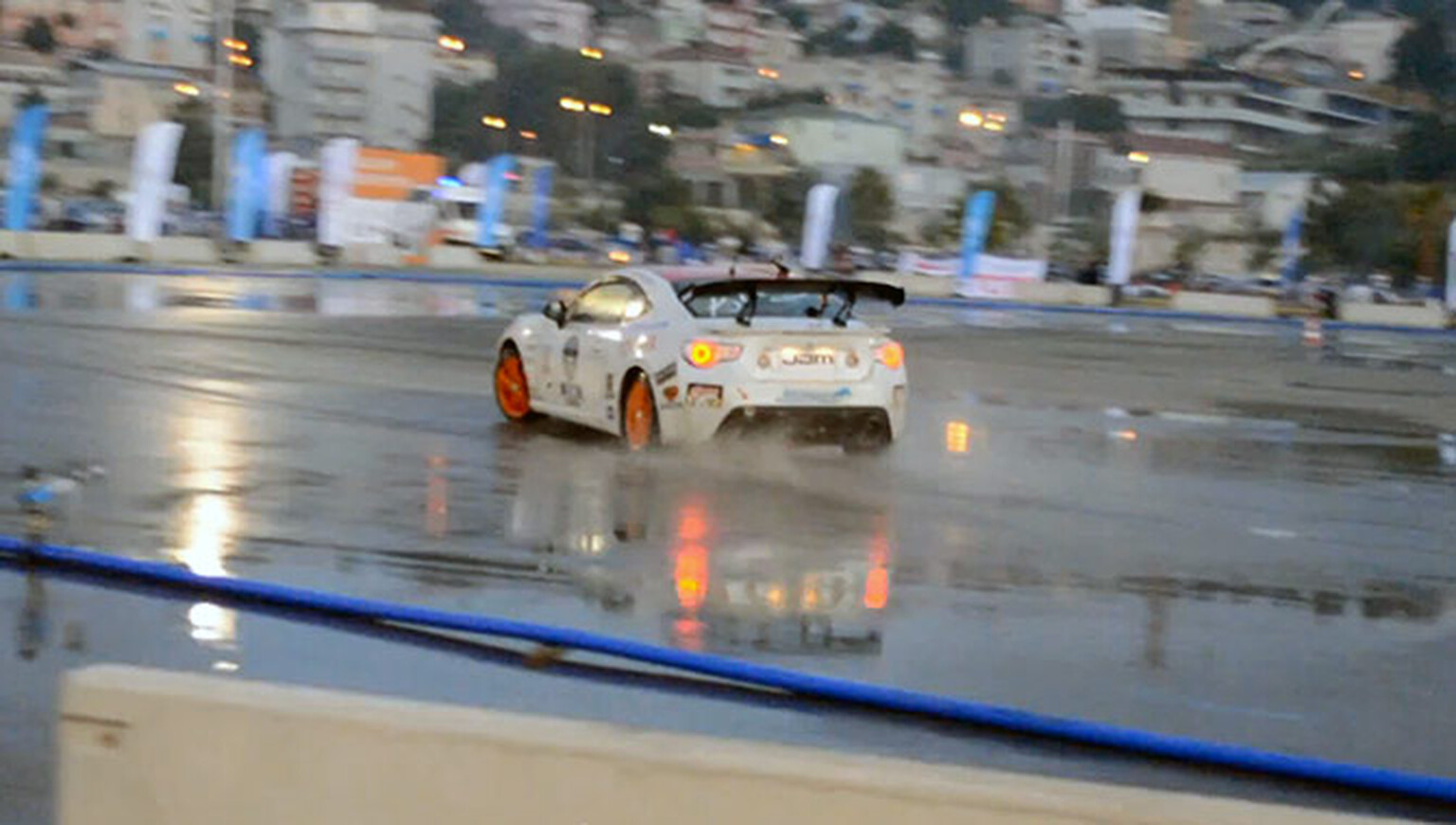 Watch a bloke break the Guinness World Record for drifting