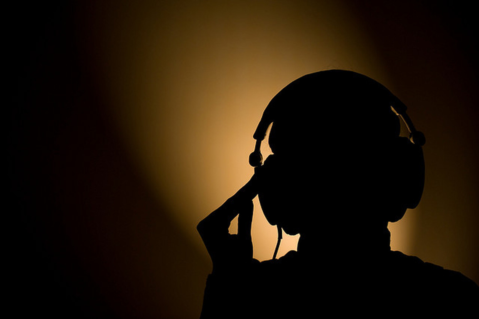 Police arrest British man for running pirate proxy server