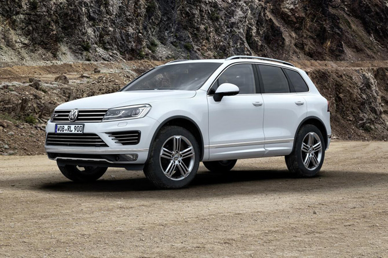 Volkswagen Touareg pictures, price and specs