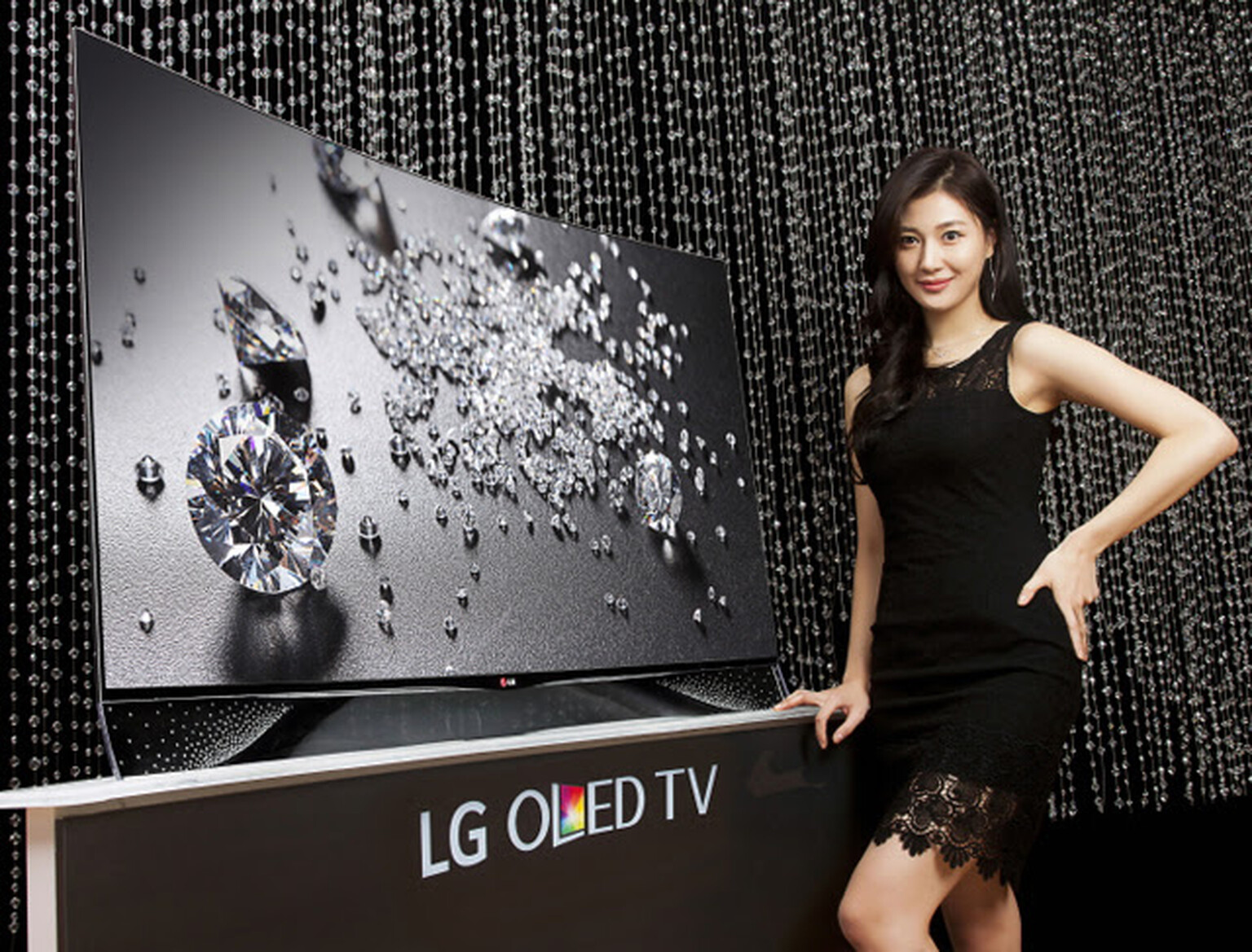 IFA 2014: LG blings curved OLED TV with Swarovski footballer-chic