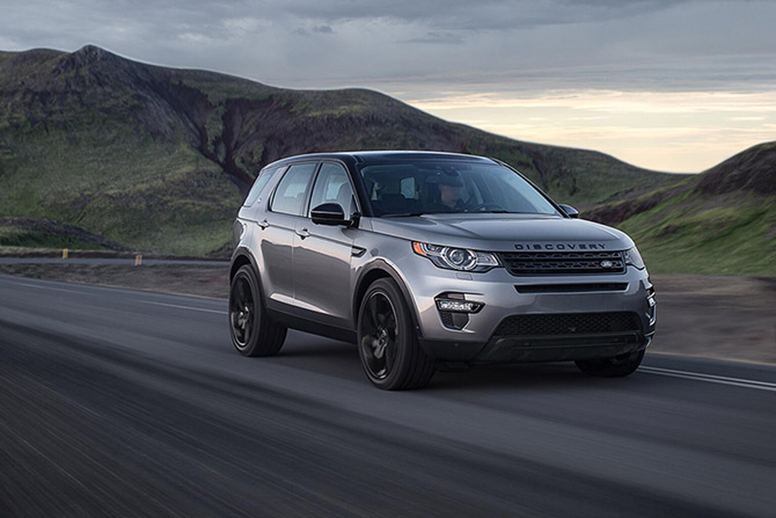 Stunning new Discovery Sport draws inspiration from Evoque