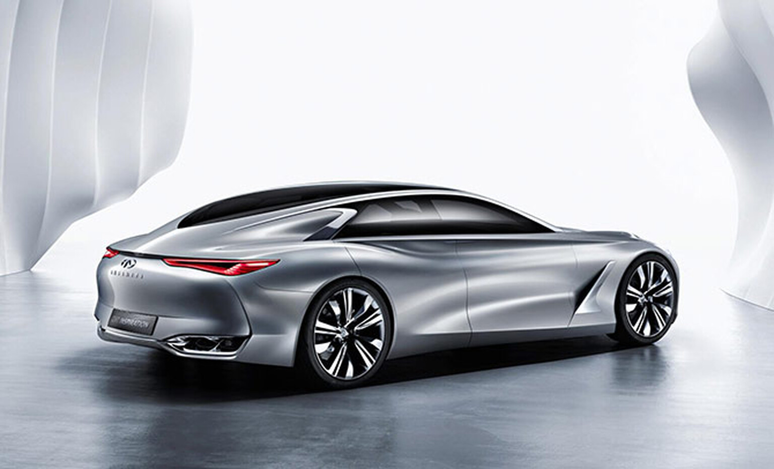 Infiniti Q80 Inspiration concept shuns seating tradition