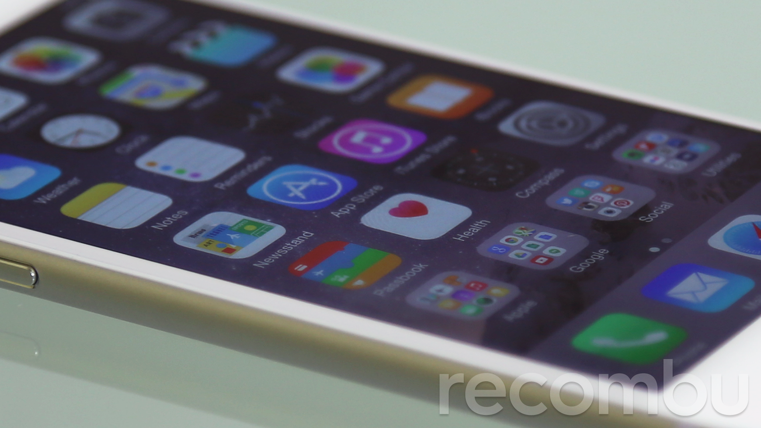 Apple tries again with iOS 8.0.2, cross your fingers...