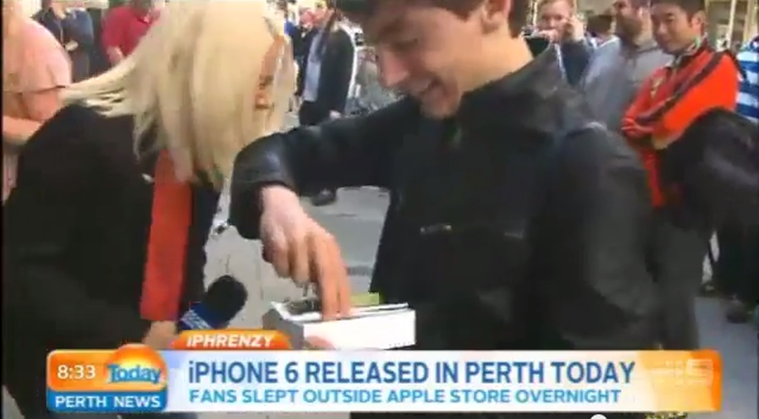 Video: the very first iPhone 6 owner accidentally drops it