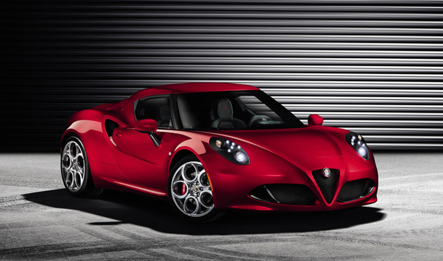 Alfa Romeo 4C specs and pictures revealed ahead of 2013 launch