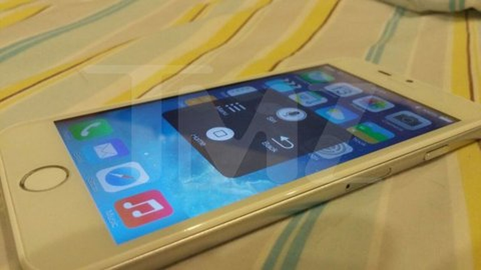 Here's a picture of the iPhone 6 running iOS 8. We think