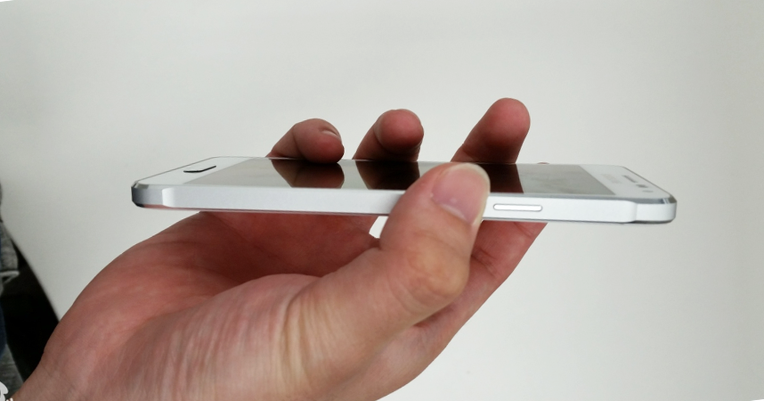 Leaked images show the metal-bodied Samsung Galaxy Alpha up close