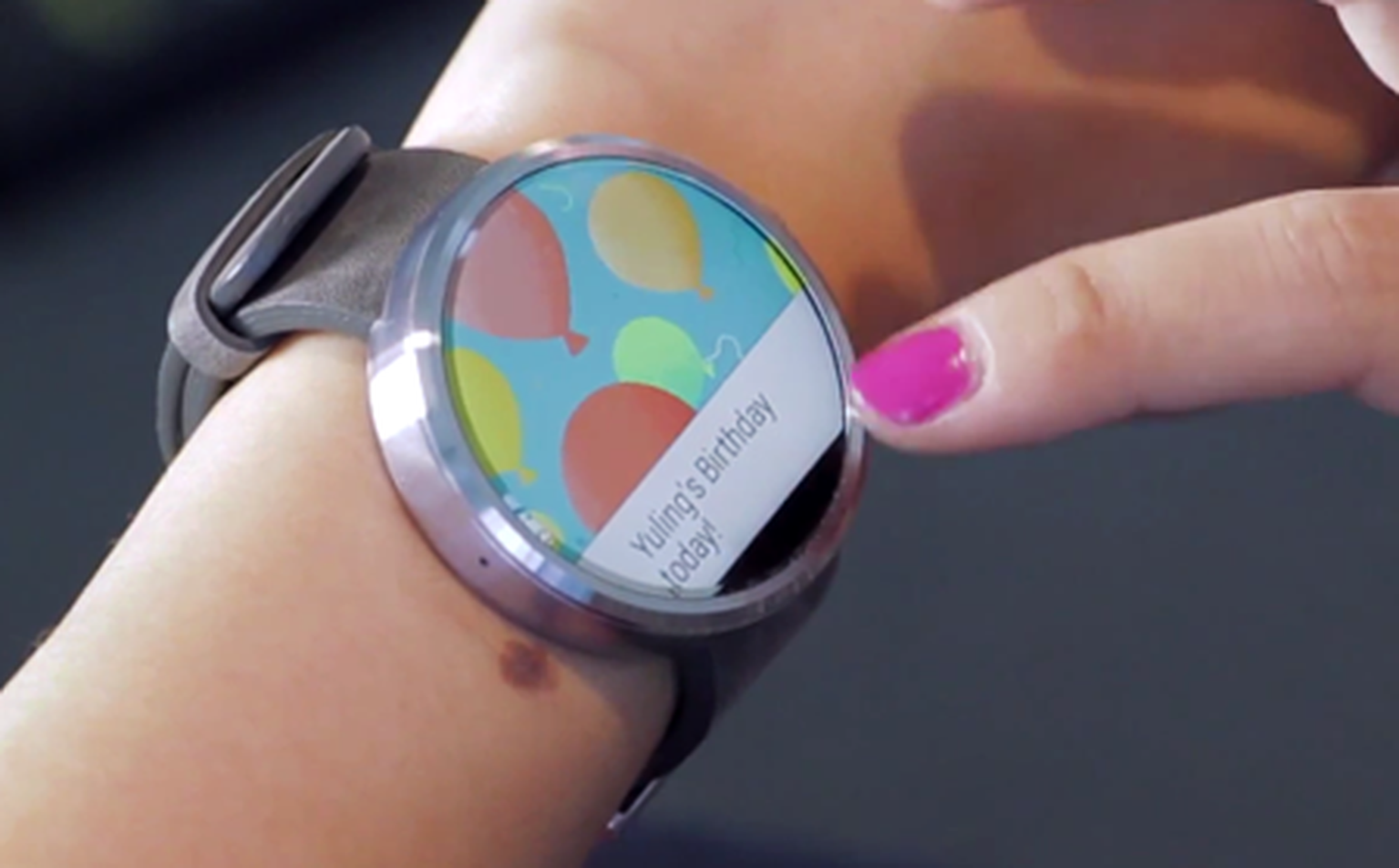 Motorola Moto 360 teased yet again in official Google I/O hands-on video