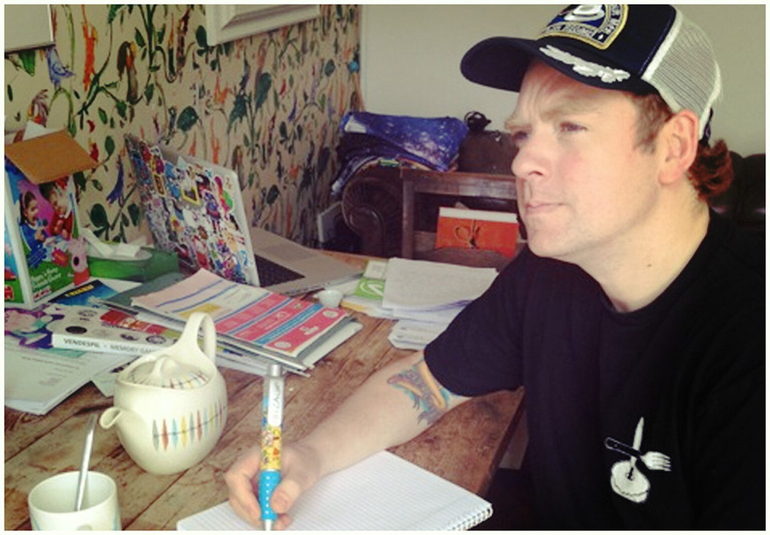 Three ask Rufus Hound to draft a goodbye letter for unhappy Vodafone customers