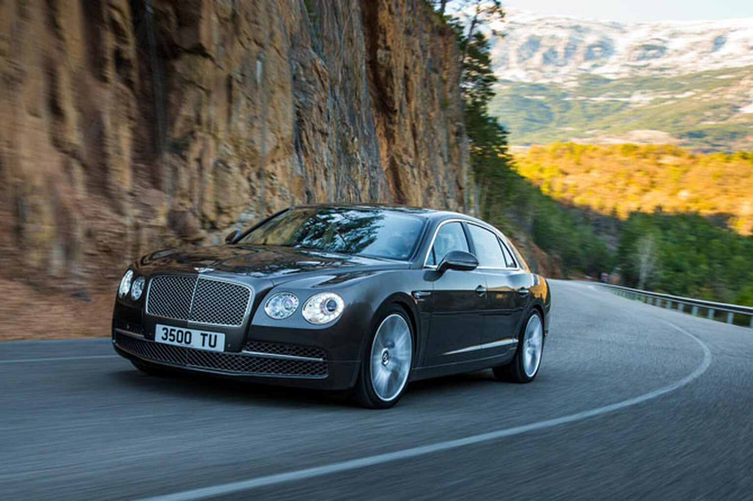 New Bentley Flying Spur is a 200mph Wi-Fi-toting limousine