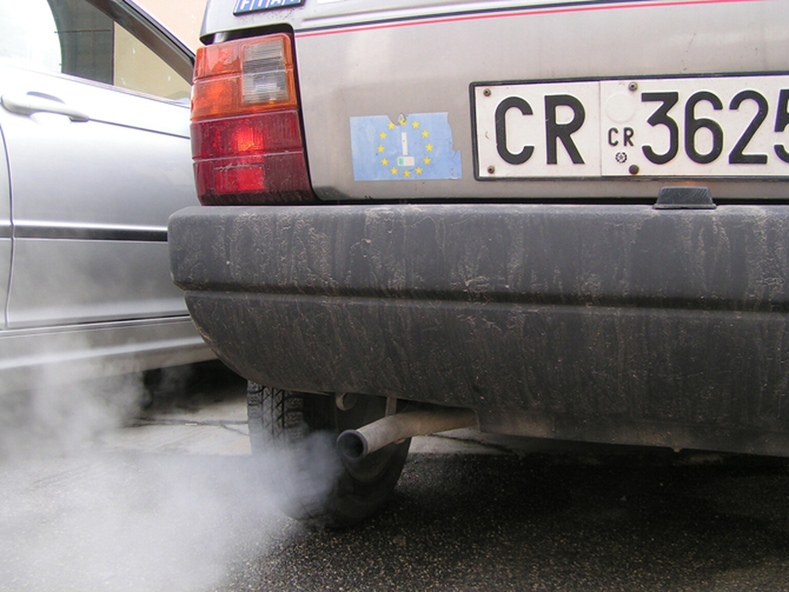 Car makers 'rigging CO2 emissions tests'