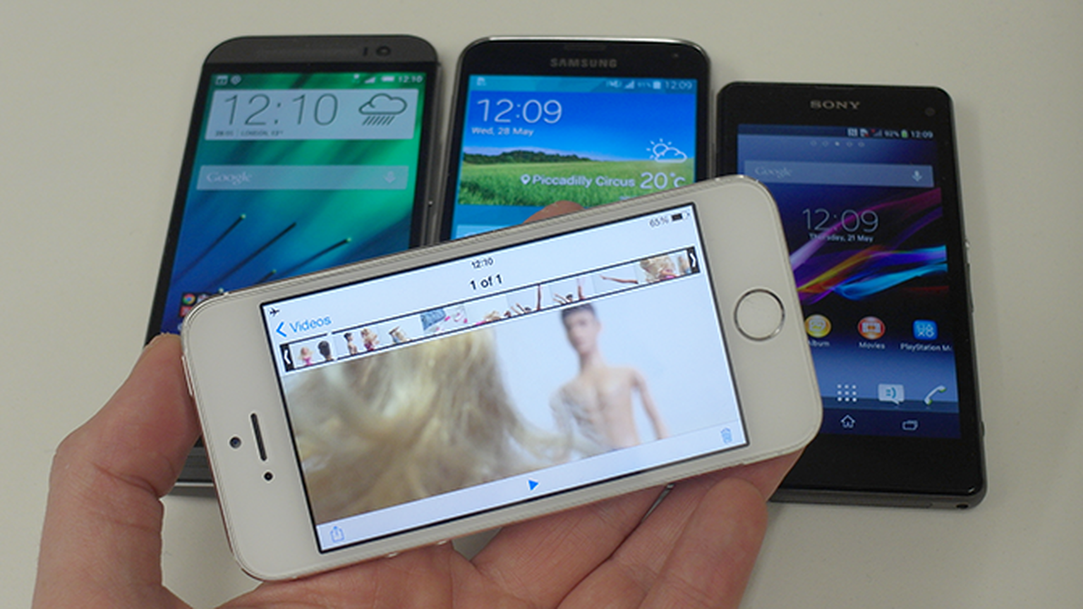 What’s the best phone for watching porn? (Video, NSFW)
