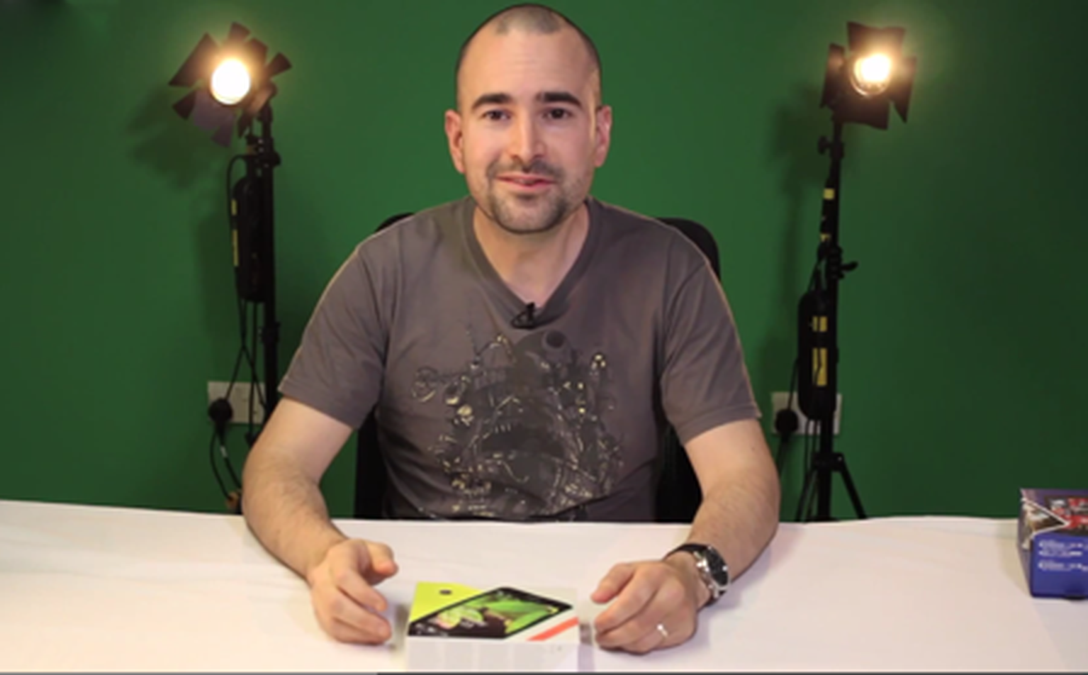 Nokia Lumia 630 unboxing and first look