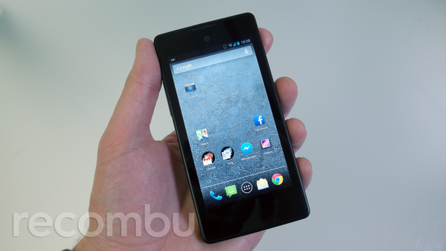 Yota YotaPhone Review: In Depth