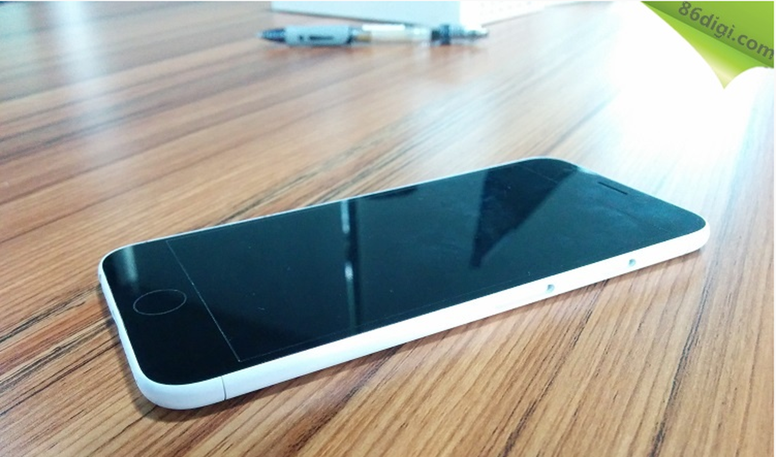 Real iPhone 6 mockup looks pretty snazzy