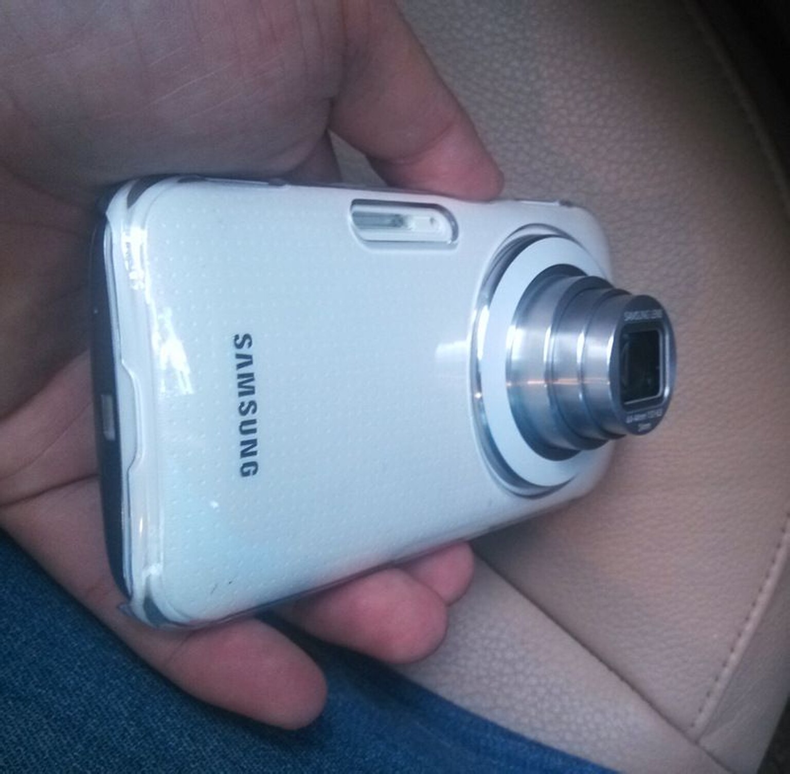 Samsung Galaxy S5 Zoom pictures leaked
