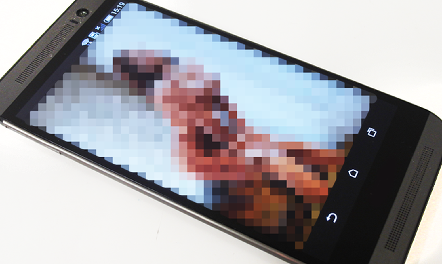 Mobile phone salesman copied nude pics from customers' phones