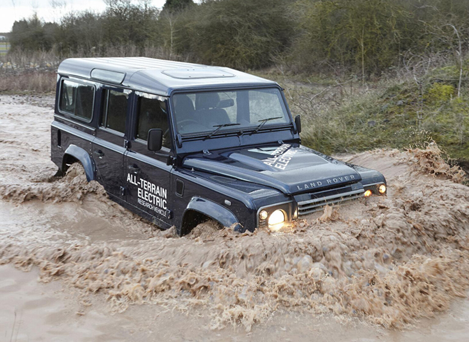 Land Rover announces electric Defender EV