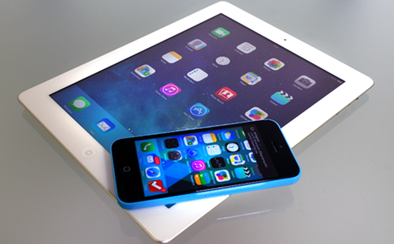 Apple kills the iPad 2 and tries to keep the iPhone 5C alive