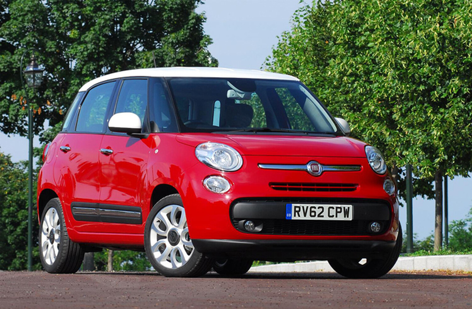 Fiat 500L features Lavazza coffee machine, Beats by Dre audio