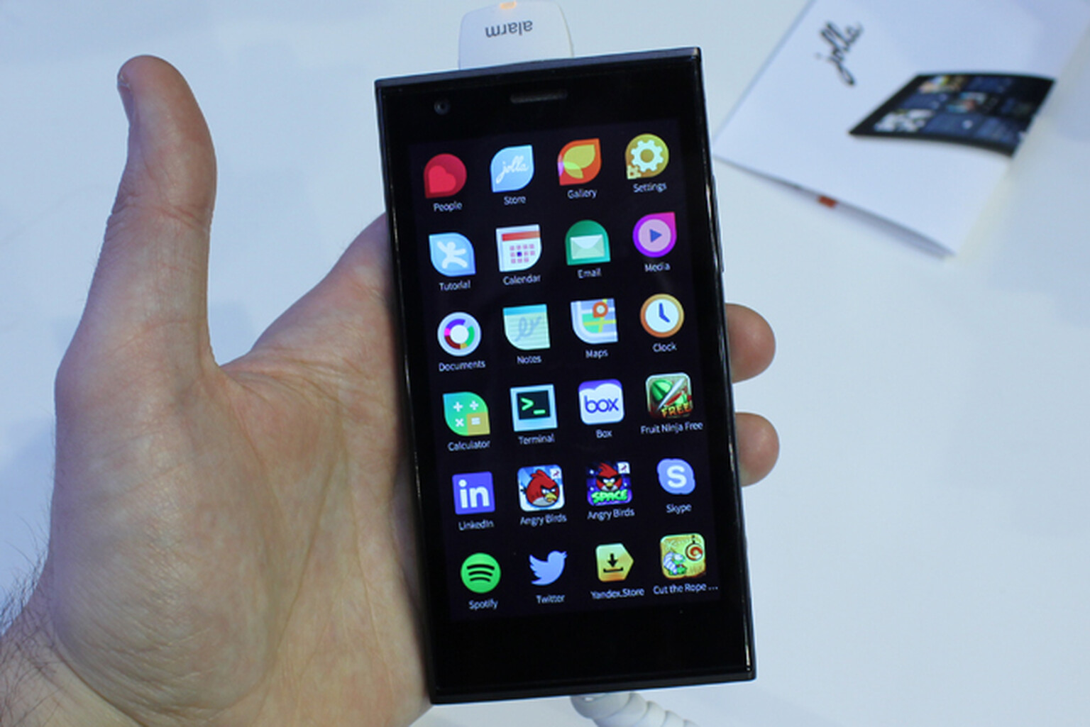 Hands-on with Jolla Phone's nifty swipey Sailfish