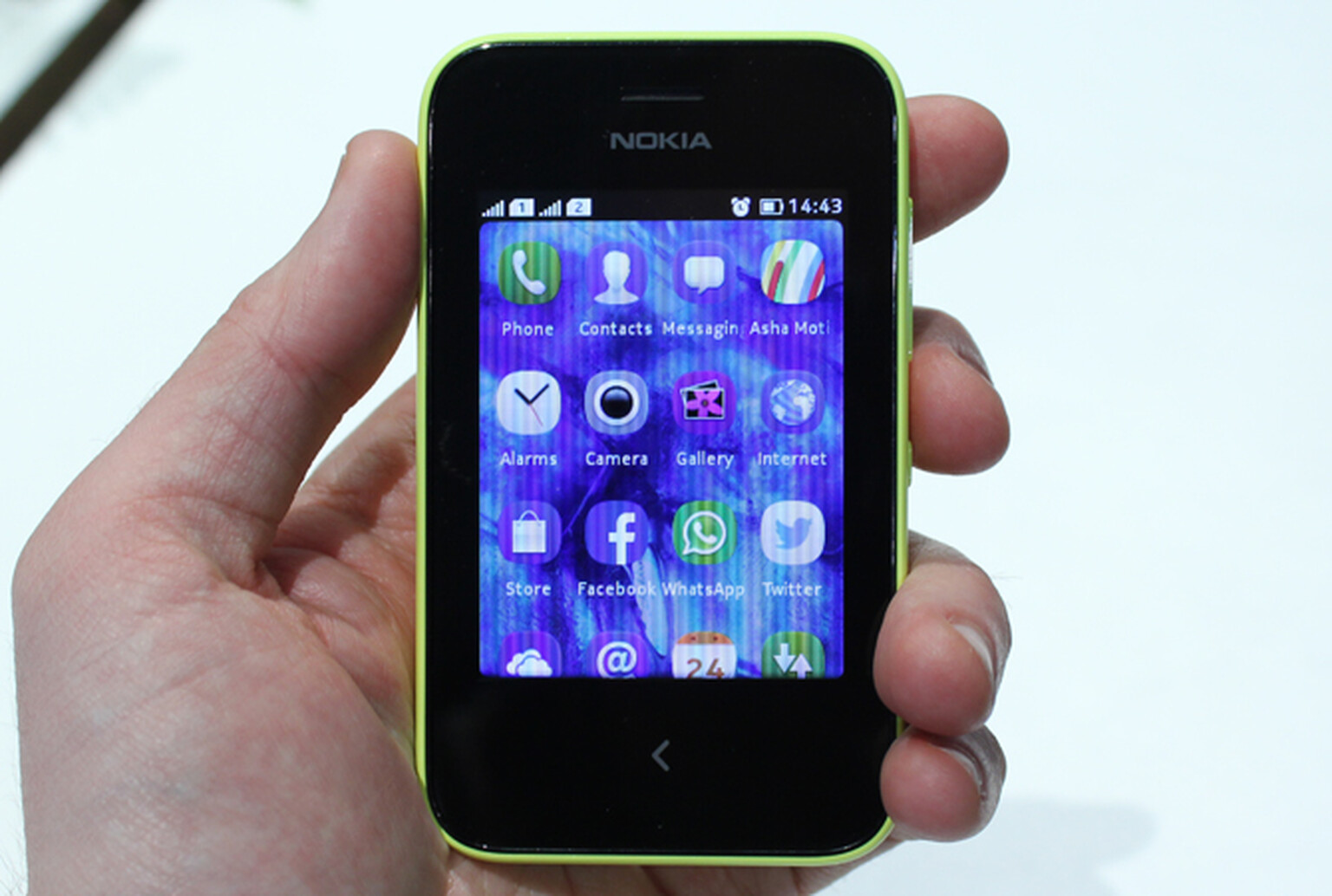 Nokia Asha 230 hands-on review (MWC 2014)
