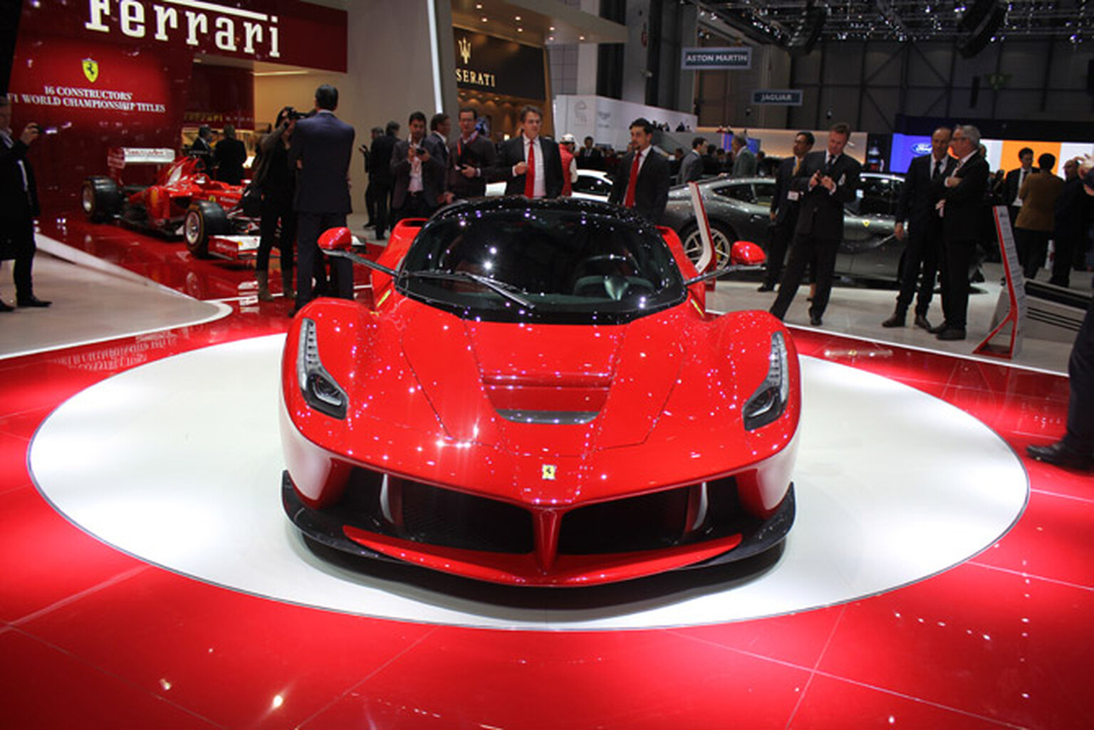 Ferrari LaFerrari pictures and specs - Geneva Motor Show 2013