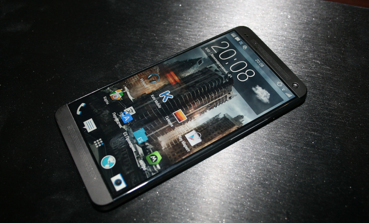 New HTC M8 images emerge… real or fake?