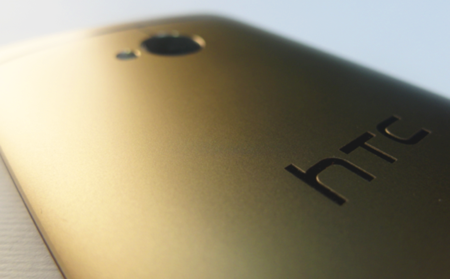 Good Deal: Gold HTC One with 3 months half price line rental from Vodafone