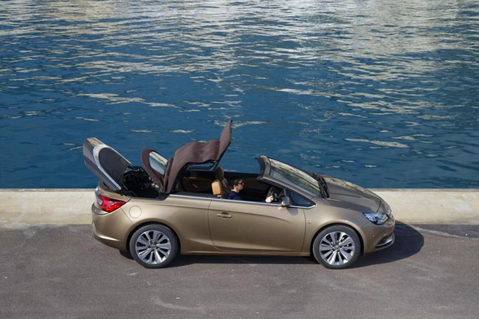 Vauxhall Cascada price, specs and pictures are go