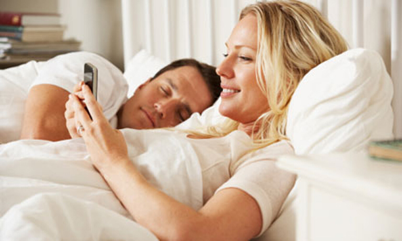 Sex vs Smartphone: almost half of ladies favour mobile over man