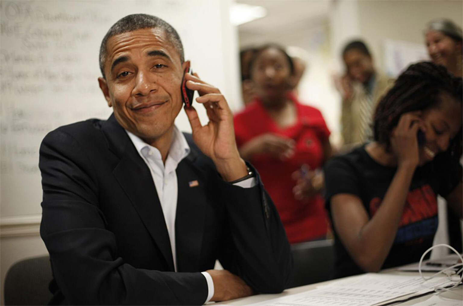 President Obama not allowed to use iPhones
