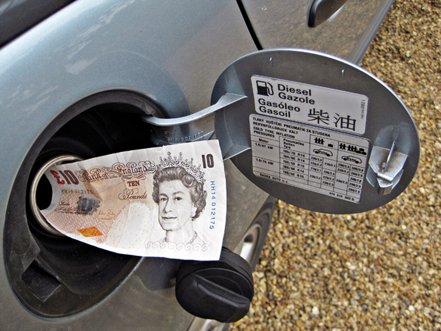 One in three motorists wait for the fuel warning light before topping up