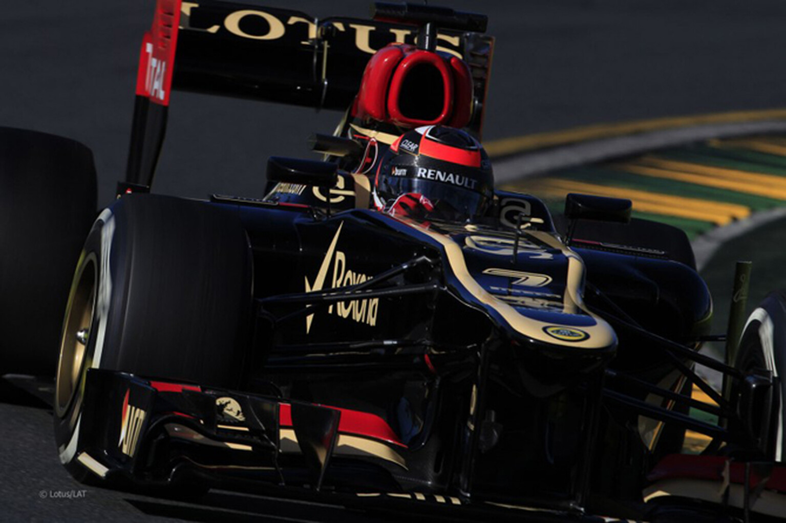 Kimi Raikkonen wins Australian Grand Prix as Lewis Hamilton finishes fifth