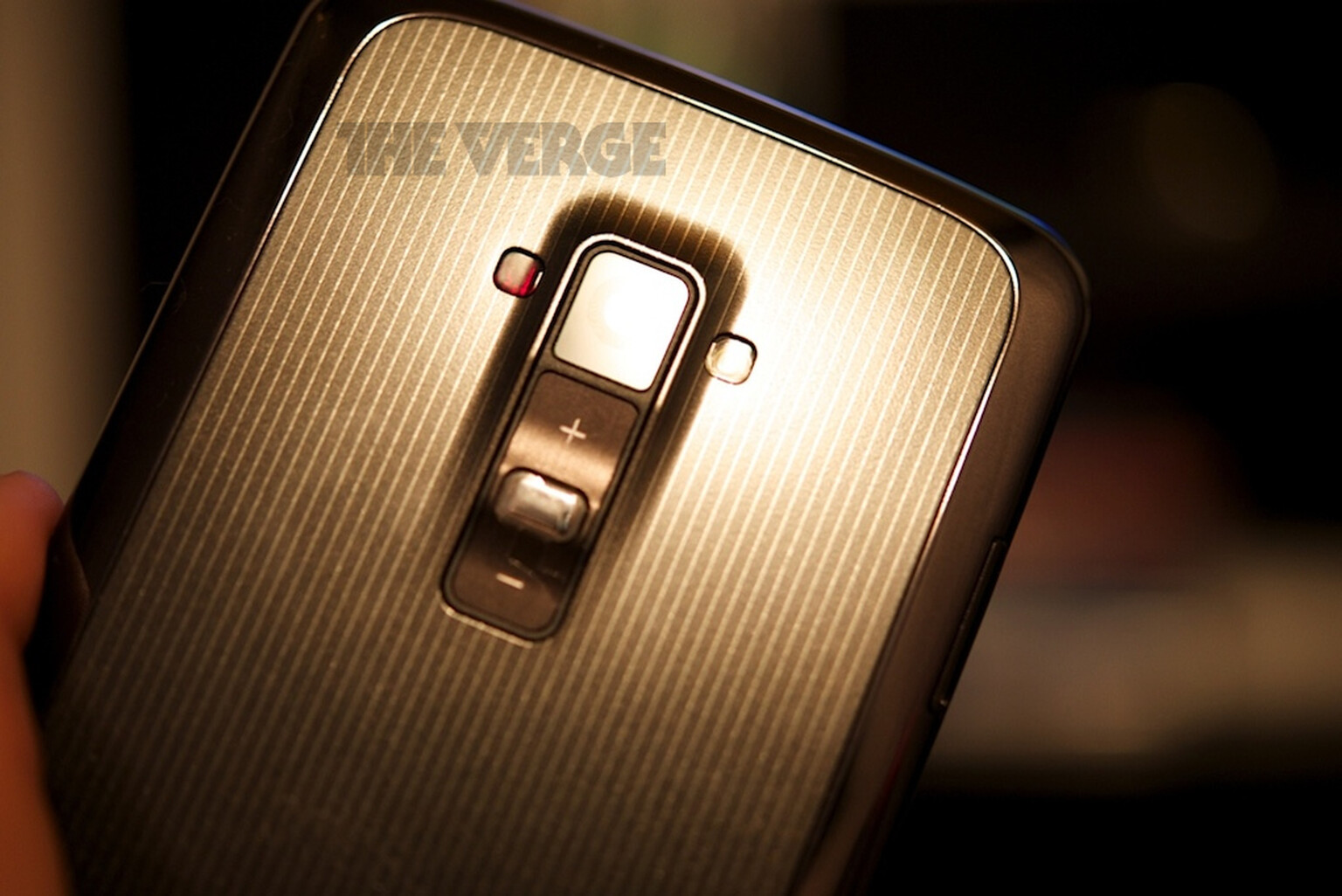 LG's curved smartphone smiles for the camera