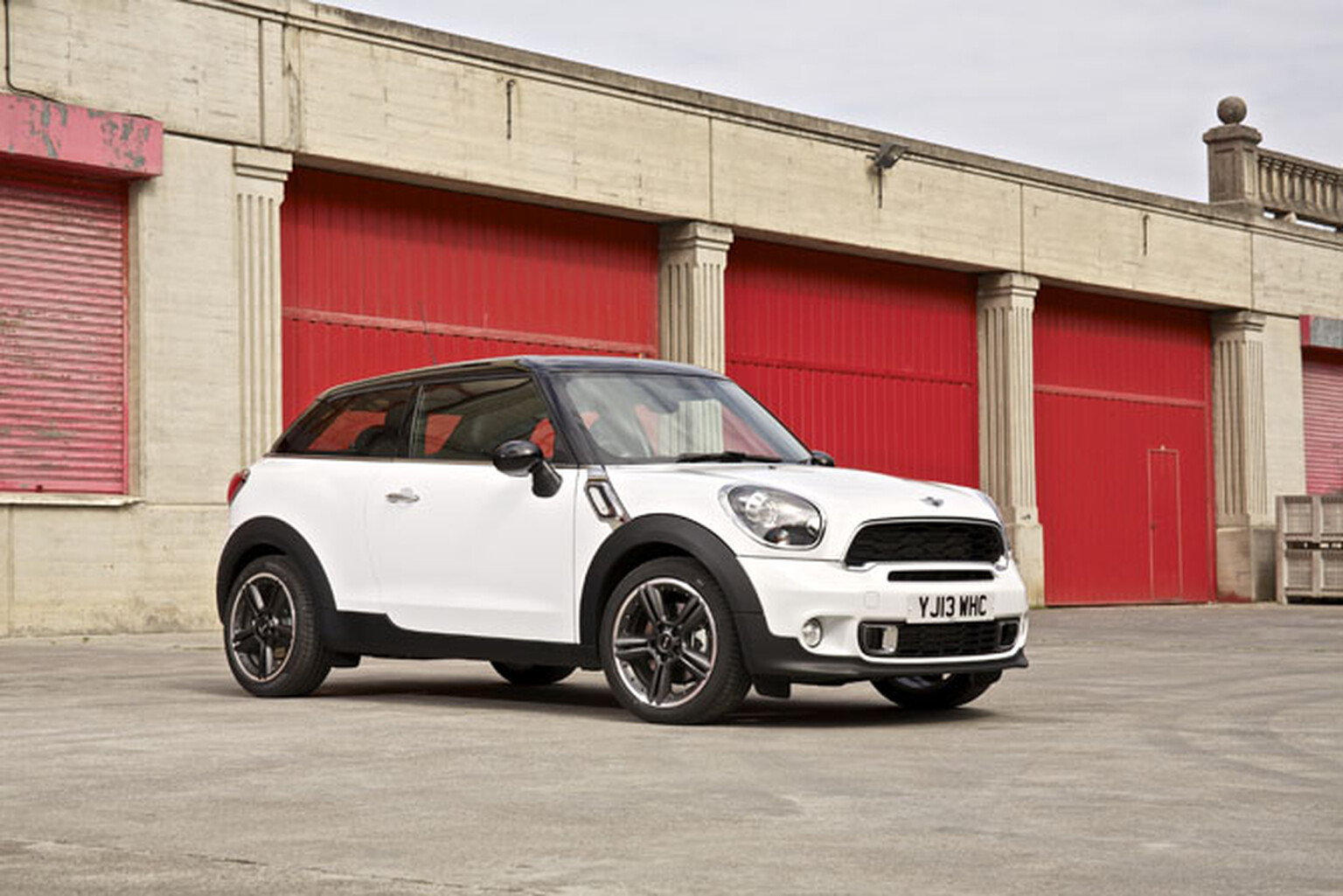 Mini Cooper Paceman pictures reveal a sporty crossover coupe for the style-conscious hooligan