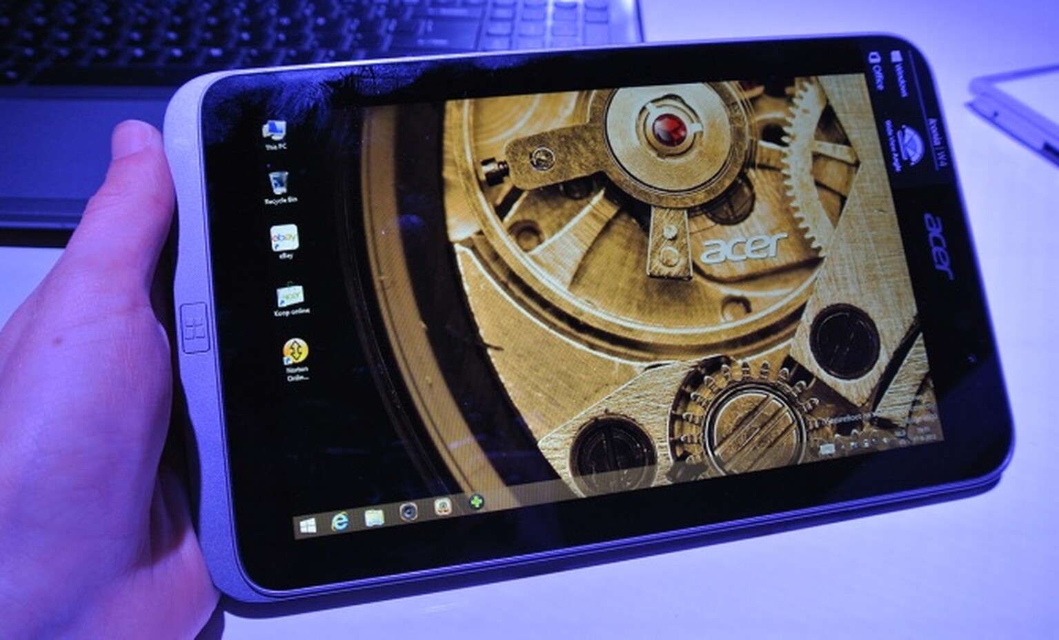 Acer looks to be fixing the Iconia W3's problems with the Iconia W4