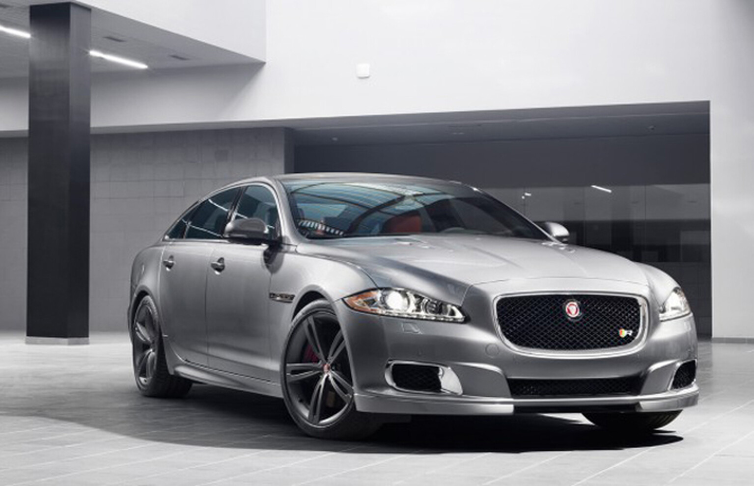 Jaguar XJR picture hints at discretely packaged insanity