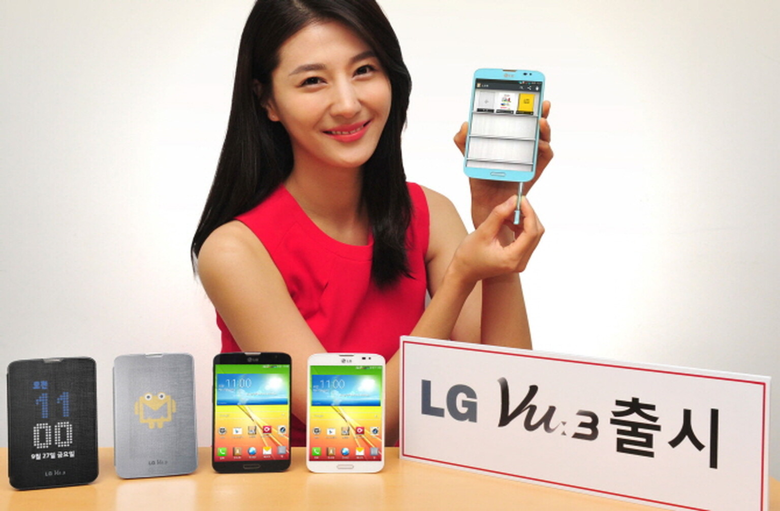 LG announces the Vu 3, yet another attempt at a 4:3 handset