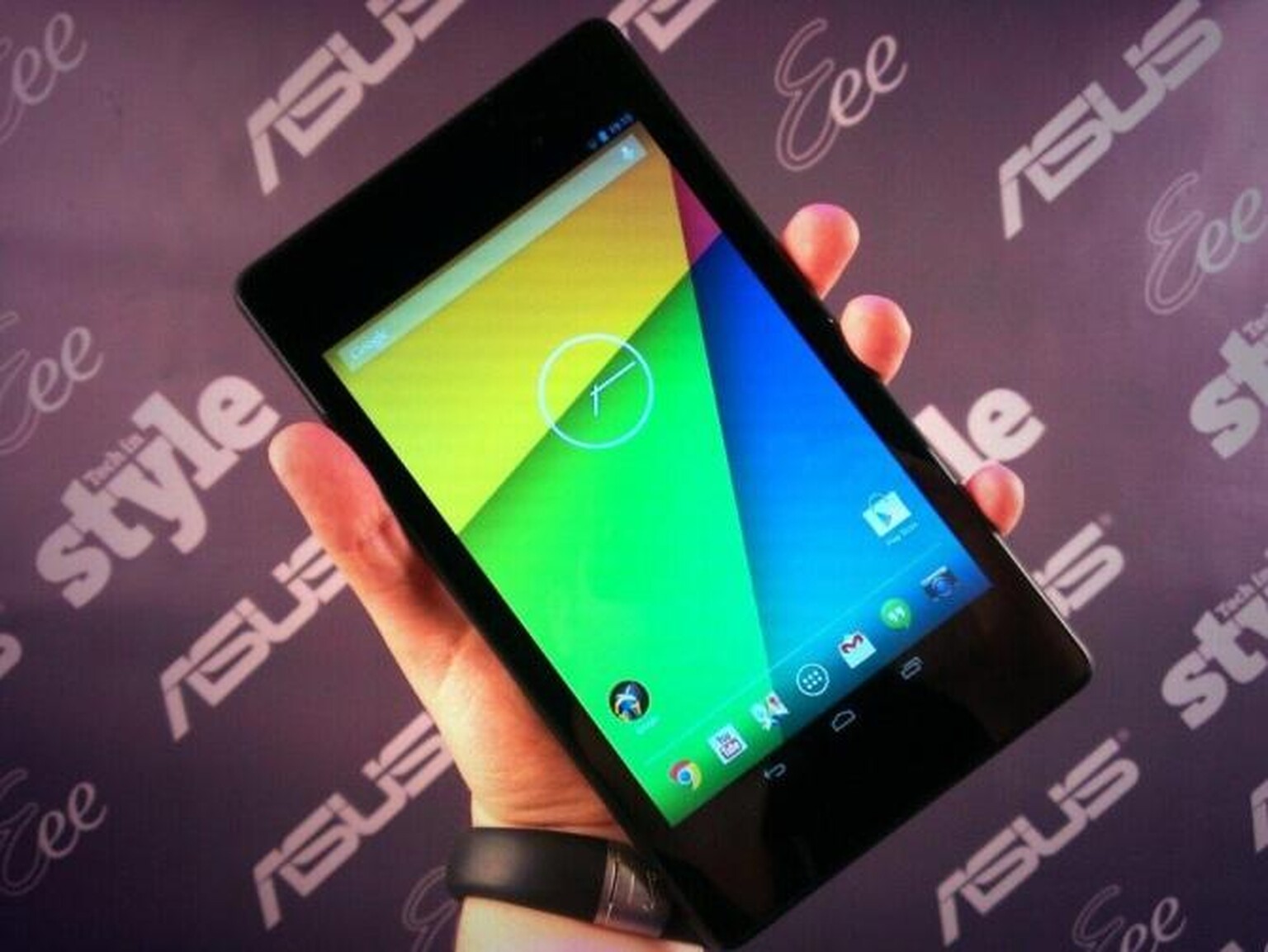 You can now buy the unlocked LTE Nexus 7 from the Play Store