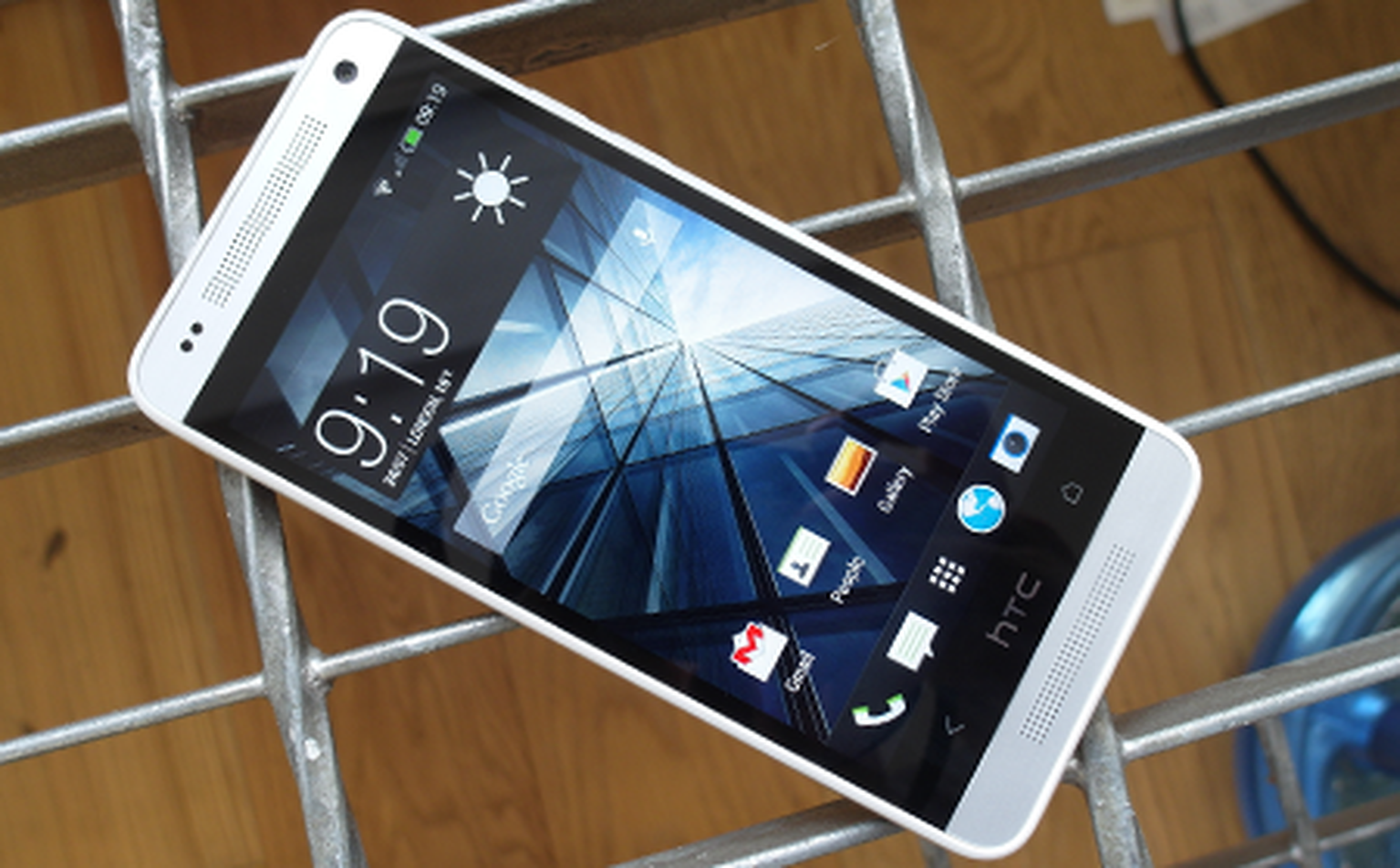 HTC One mini Review: In Depth