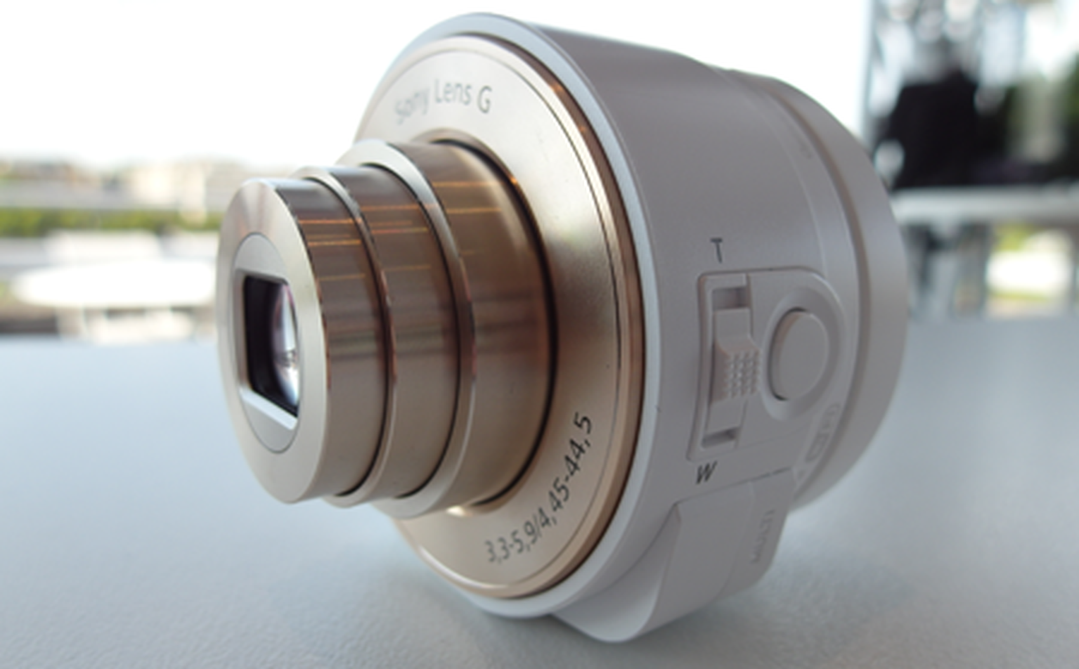 Sony's wireless QX10 and QX100 lenses will turn your phone into a full-blown camera (hands-on)