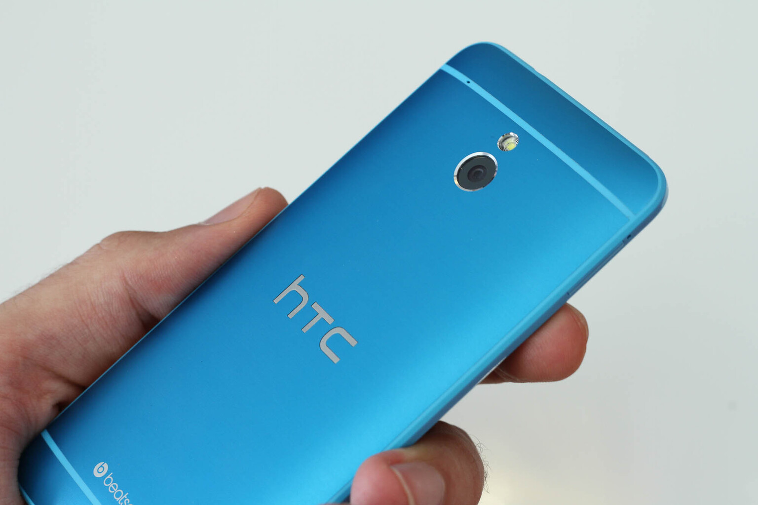 The blue HTC One and One Mini are blue