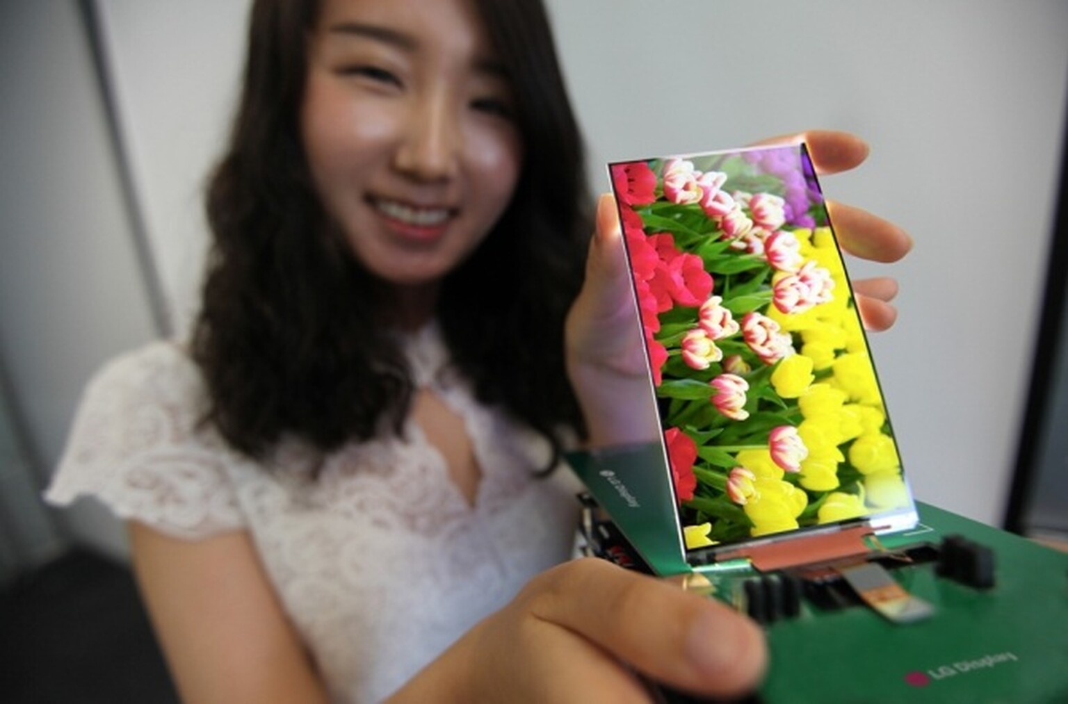 LG announces 'world's slimmest' 5.2-inch 1080p display