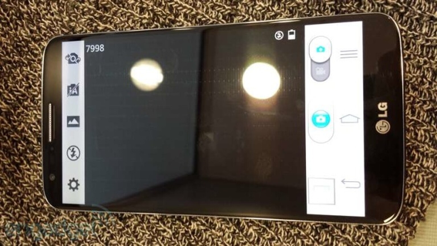 LG G2 shown off in new photos and video