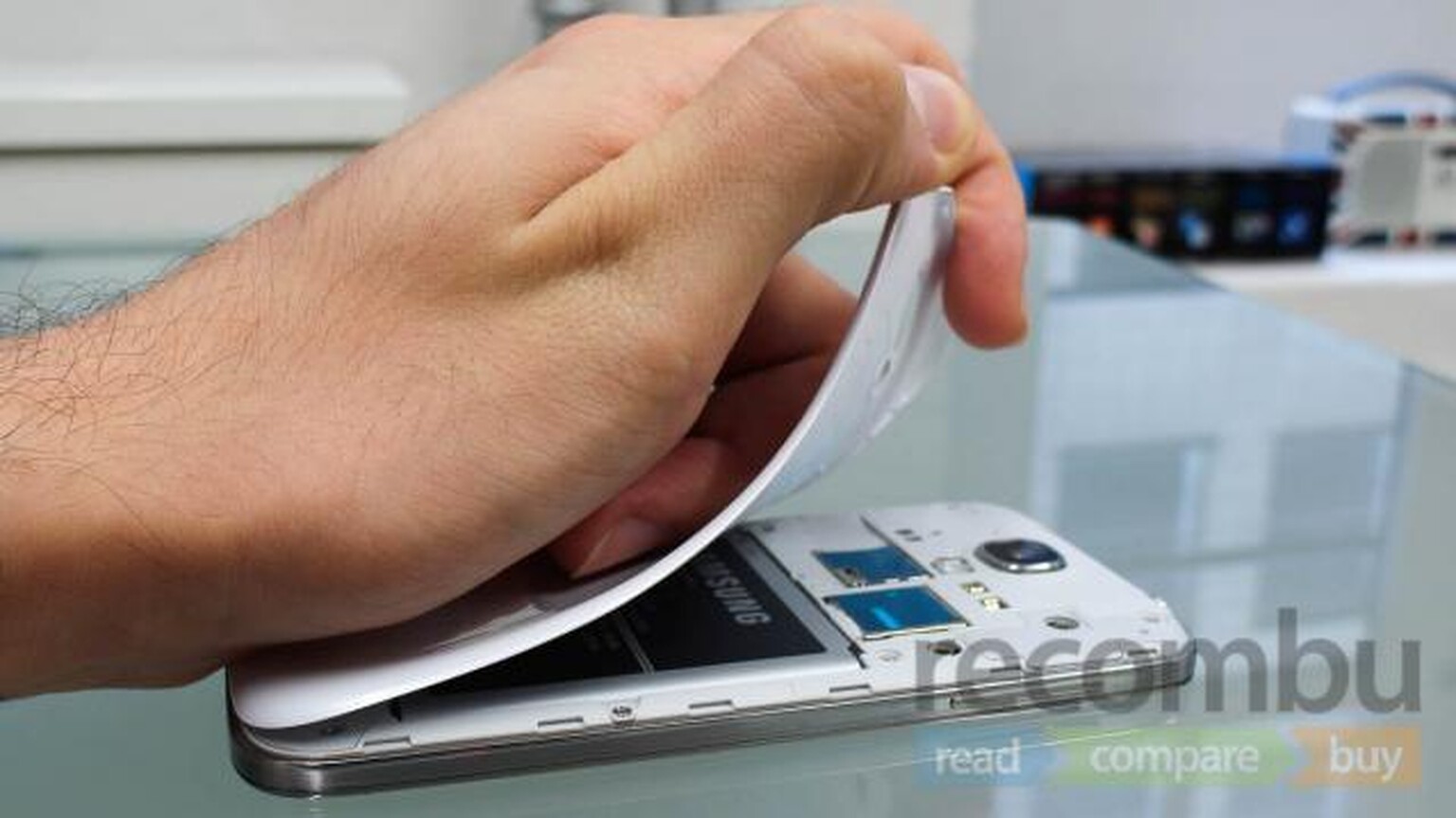 Samsung Galaxy S4 pushed to the limit in 'reliability test' video