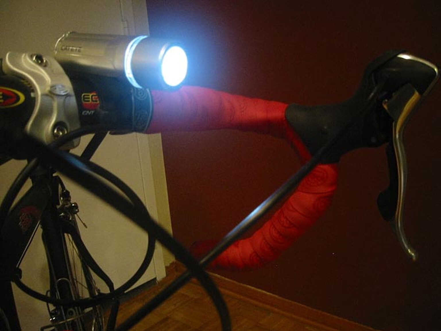Government to tackle scourge of dazzling bicycle lights